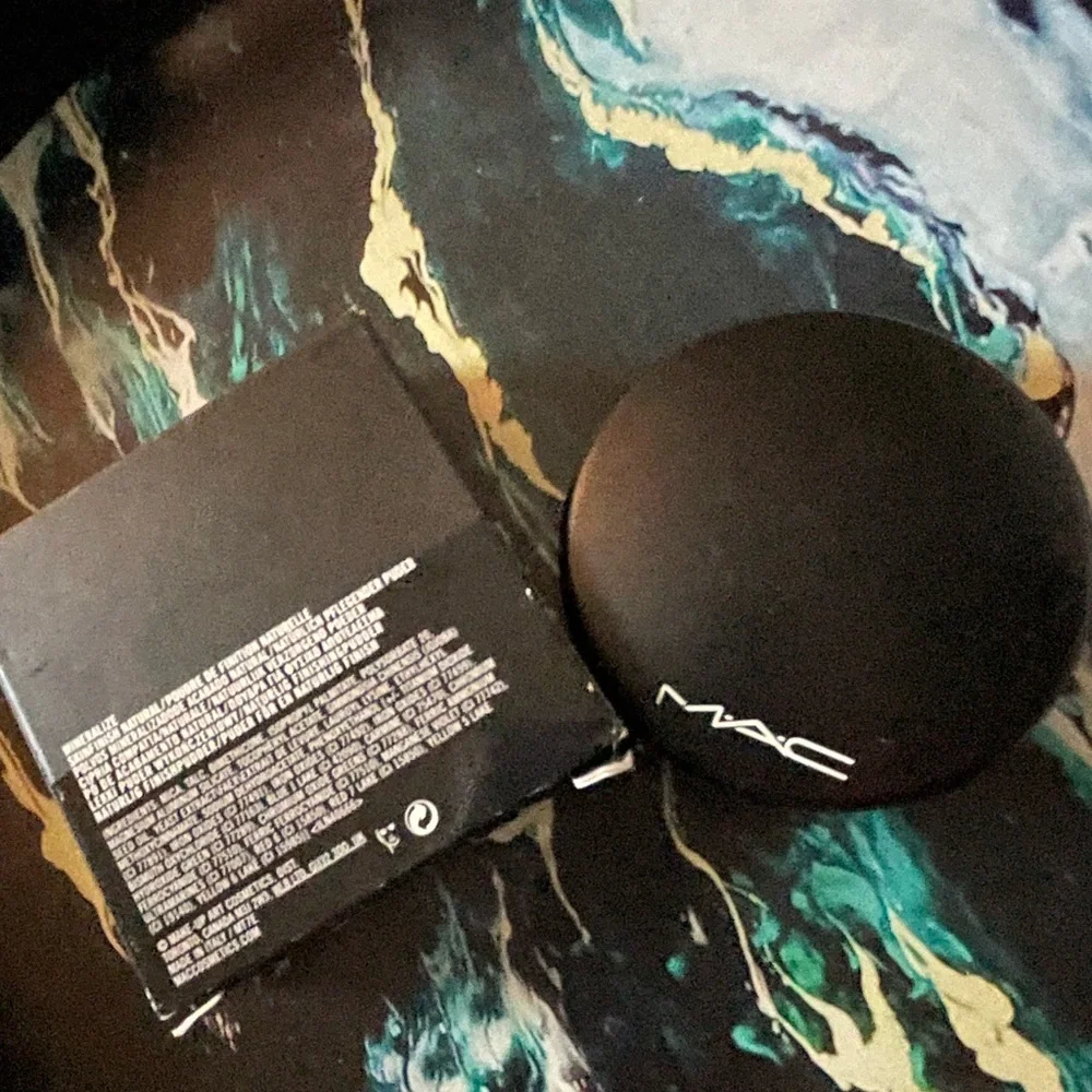 NIB MAC Mineralize Skinfinish Natural Face Powder in Medium Golden - Picture 5 of 8